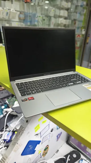 Portátil Asus Vivobook M1502Y