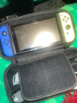 Nintendo Switch Azul y Amarillo