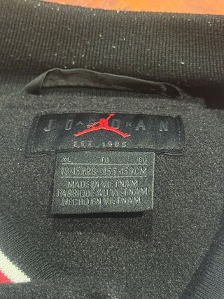 Chaqueta Jordan Negra y Roja