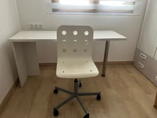 Escritorio y silla de oficina