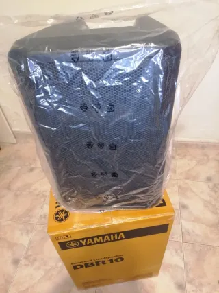 Altavoz Yamaha DBR10 Negro