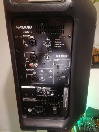 Altavoz Yamaha DBR10 Negro