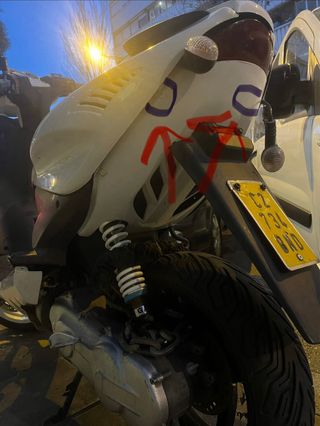 Yamaha Aerox Scooter Blanca