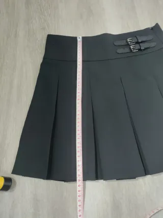 Falda Tiffosi negra plisada con hebillas Talla S