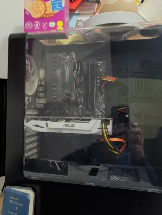 PC Gaming ASUS Blanca y Negra