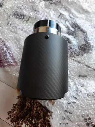 Cola de escape metal y fibra carbono