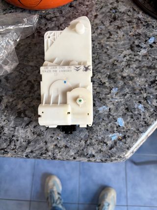 96 85069780 Motor Cierre Puerta Dcha Peugeot 1007