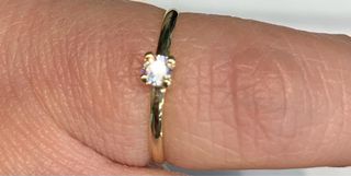 Anillo oro 9k con circonita