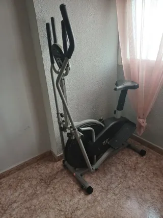 Máquina de pesas y elíptica