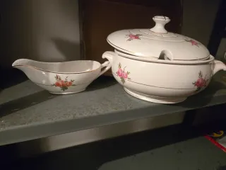 Sopera y salsera antiguas