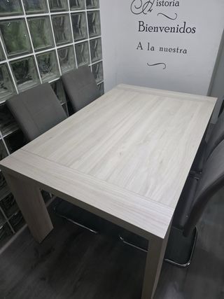 Mesa extensible comedor y 4 sillas