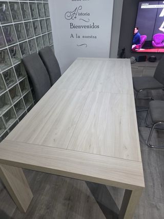 Mesa extensible comedor y 4 sillas