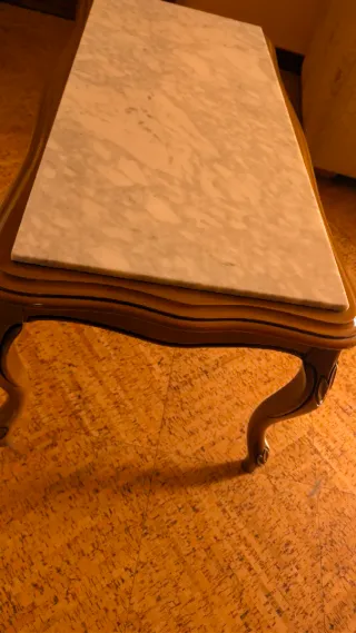 Mesa de centro de mármol y madera