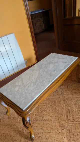 Mesa de centro de mármol y madera