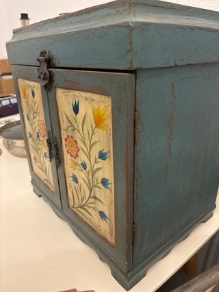 Joyero artesanal de madera pintado