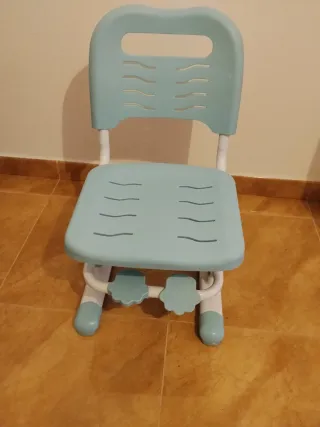 Scrivania e sedia per bambini beige e blu