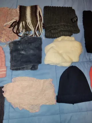 Misto 13 pezzi Pareo,cappelli,sciarpe, scaldacollo