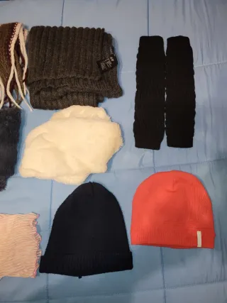 Misto 13 pezzi Pareo,cappelli,sciarpe, scaldacollo