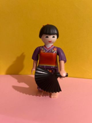 Playmobil figura mujer kimono abanico
