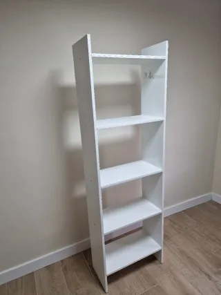 Estantería blanca de madera