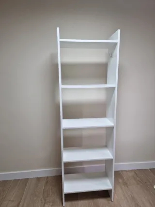 Estantería blanca de madera
