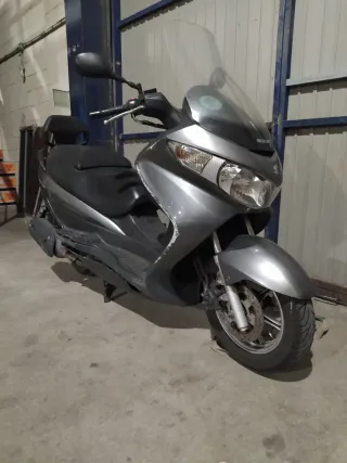 Caballete Burgman 125i (07-14)