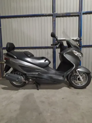 Caballete Burgman 125i (07-14)