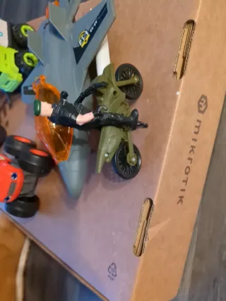 Lote de Juguetes: Avión, Coche y Camión