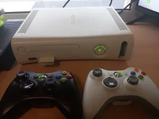 Pack Xbox 360 + 2 mandos + 2 micros + 8 juegos