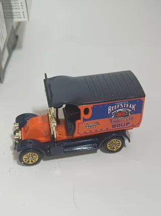 18 Miniaturas de Camiones y Coches Diecast