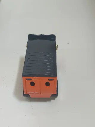 18 Miniaturas de Camiones y Coches Diecast