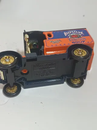 18 Miniaturas de Camiones y Coches Diecast