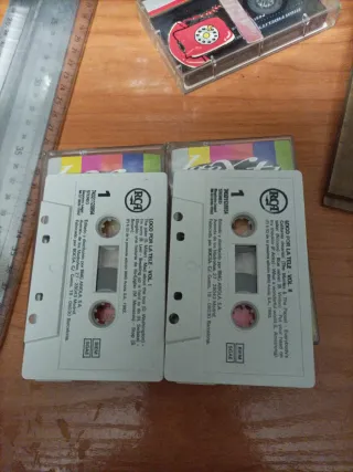 2 Cintas de Cassette Loco X la Tele y spaghetti 2