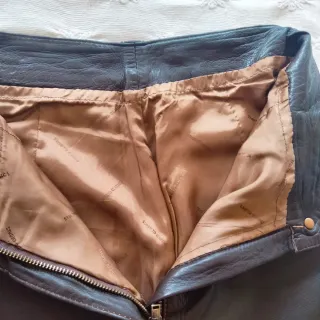 Pantalones de piel marrón