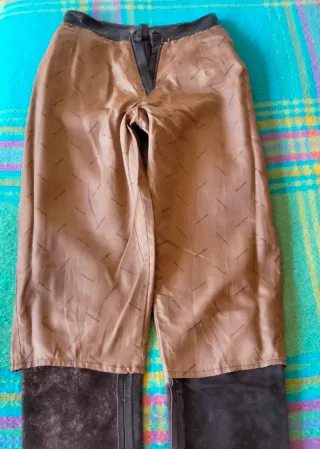 Pantalones de piel marrón