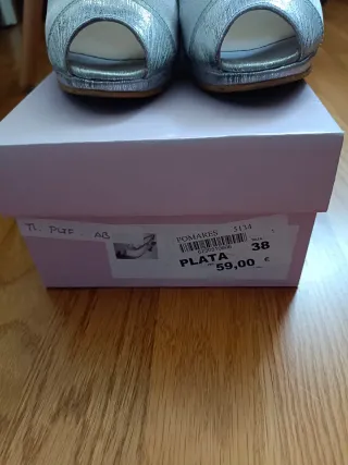 Sandalias tacón plateadas peep toe