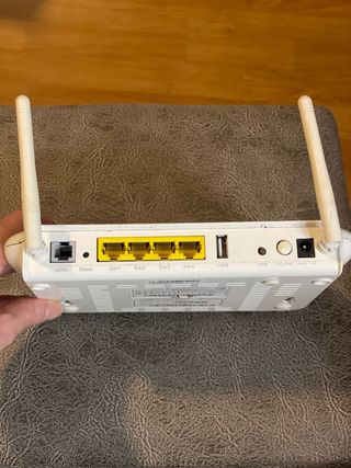 Router Movistar Blanco con Antenas
