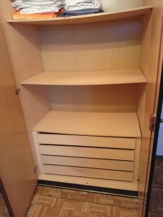 Armario vintage madera espejo baldas barra