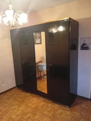 Armario vintage madera espejo baldas barra