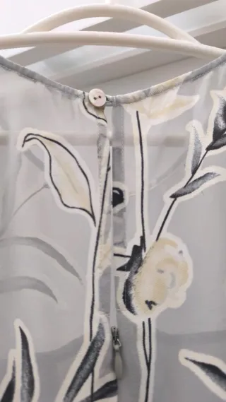 Vestido Tintoretto floral cinza e branco