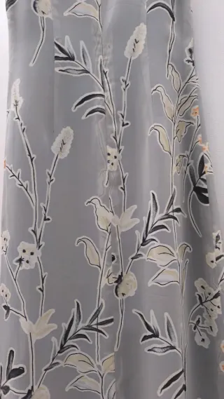 Vestido Tintoretto floral cinza e branco