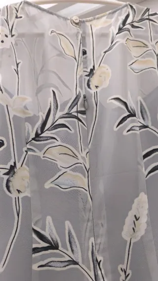 Vestido Tintoretto floral cinza e branco