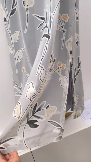 Vestido Tintoretto floral cinza e branco