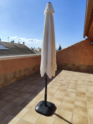 Sombrilla de terraza blanca