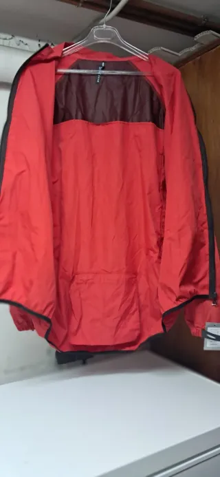 Cortavientos ciclismo WOSAWIE rojo