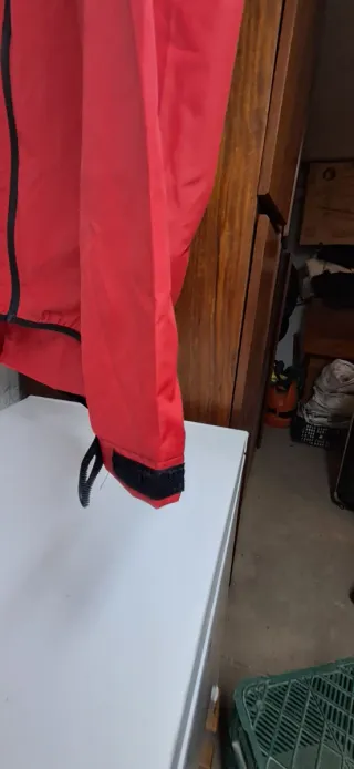 Cortavientos ciclismo WOSAWIE rojo