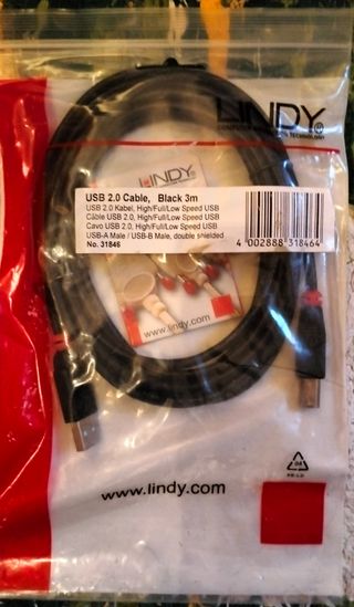 Cables USB 2.0 LINDY 3m sin usar