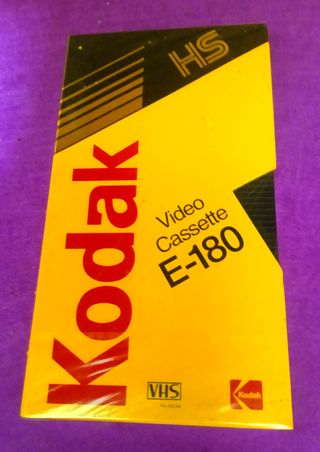 LOTE: "2 VIDEO CASSETTES VHS: KODAK / FUJI E-180"