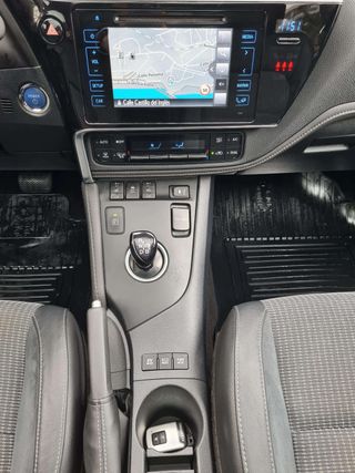 Toyota Auris 1.8 14H híbrido automático