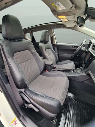 Toyota Auris 1.8 14H híbrido automático